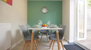 Windrush House By N And N Stays, 3 Bedroom house in Whitway Bath with Free Parking Free Wifi, Long stays welcome - Image 5