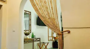 Amira 1899 Luxury Suite Private Spa Jacuzzi and Sauna - Image 2