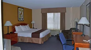 Paola Inn and Suites - Image 2