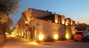 Venetis Luxury Apartments - Image 5