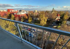 Cozy flat with a breathtaking view by the metro - Image 4