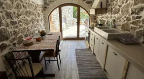 Tulip House - Image 3