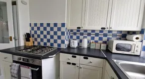 Stylish 2bed House Near Wakefield City Centre - Image 3