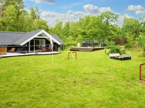 Bright Cottage with Hot Tub - Image 5