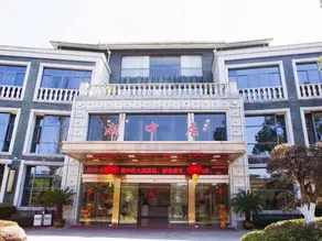 Lake Home Hotel - Image 5