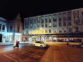 SQUARE 16 - Absolutely Central Location - Image 5