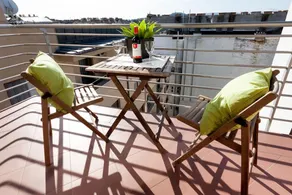 Corvin Plaza Apartments & Suites - Image 4