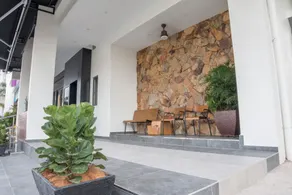 Redpine Hotel - Image 3
