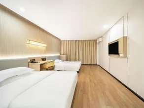 IU Hotel Langzhong Ancient City Scenic Spot - Image 3
