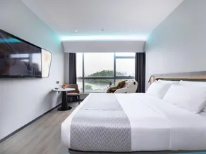 Zijing Jiahong Hotel (Zhaoqing Railway Station Xinghu Scenic Area) - Image 2