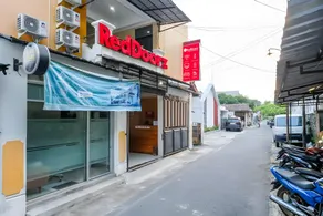 RedDoorz Syariah near Solo Square Mall - Image 5