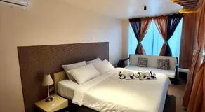 Como Laya Resort - Image 2