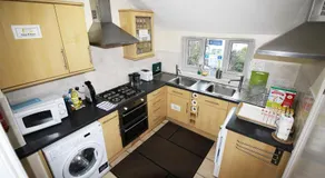 FlexiStay Aparthotel Tooting London - Image 4