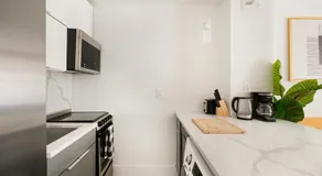 1597-7 Luxury Upper East Studio W&D in unit - Image 5