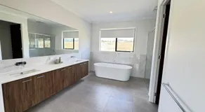 Spacious Luxury Home 8BR Estate Private Ensuites - Image 2