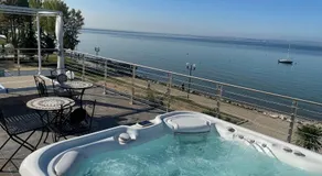 Appartement \"Bardolino Luxury - Attico\" avec vue sur le lac, piscine privée et Wi-Fi - Image 4
