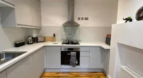 De Parys Self-Catering Flat 2 in Bedford - Image 5