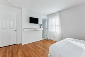 Luxury NY Home with Free Parking - Image 4