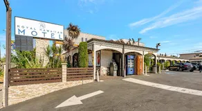 Royal Hawaiian Inn - Mid City, Los Angeles - Image 4