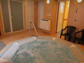Hotel Octarna - Free On-site Parking - Image 5