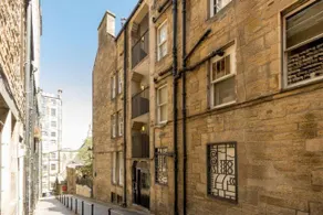 Boutique 2BR On Royal Mile - Freestanding Bathtub - Image 5