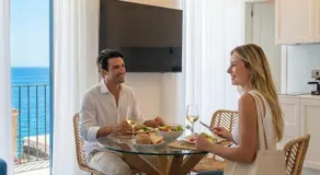 Marina Palace Apartments & Terrace - Image 3