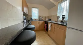 Studio Flat – 3 Min to Station – 40 Min London – Van Parking - Image 2