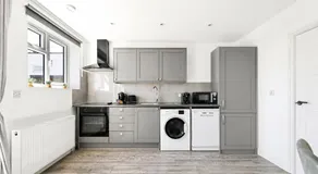 Spacious 1Bed Apt - Steps to Ealing Broadway & Shops - Image 3