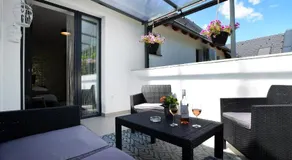 ONE Luxury Suites Eger - Image 4