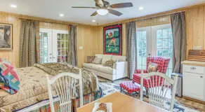 Tranquil Fairmont Studio with Patios Pets Welcome - Image 2