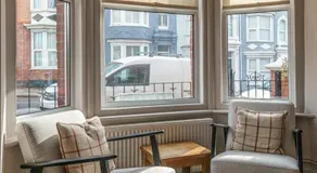 Belle Vue House- Spacious family home near town, beach, harbour - free street parking - Image 4