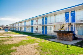 Ambassador Inn - Image 2