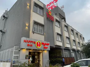 Happys Hotel - Image 3