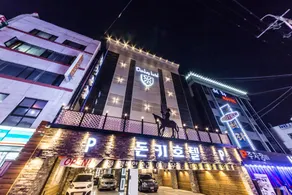Bucheon Boutique Donkey Hotel - Image 5