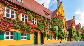 Stylish Old Town Apartment with Free Parking and a Balcony near the Cathedral - Image 5