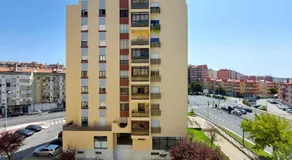 Enjoy Lisbon Cascais Sintra 1200 metres to metro blue line Sintra Rail line Free Parking - Image 2