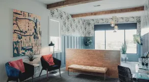 Reunion Hotel - Image 2