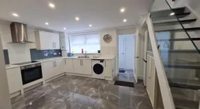 Beautiful 4 bedroom house near town centre. With Bike Store Perfect for Bike Park Wales - Image 4