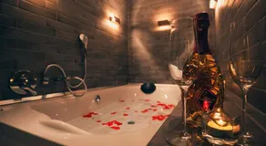 Hotel Romeo - Image 3