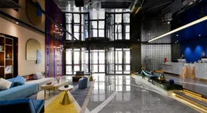 R Royalss Hotel, Yulin Yuxing Square - Image 3