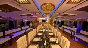 Royal Houseboats - Image 2
