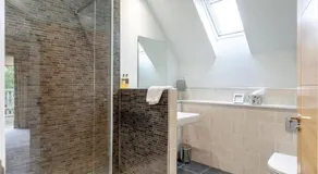 Sandown House - Image 4
