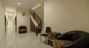RedDoorz near RS Adam Malik Medan 2 - Image 2
