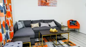 Cosy home with private parking - Image 2