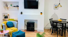 The Nook - A stylish apartment with garden, near the beach - Image 3