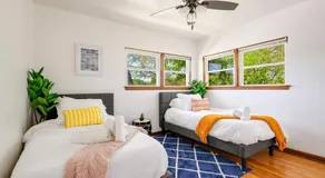 Executive Retreat - 2 Parking Spaces, Sleeps 4! - Image 2