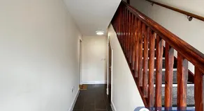 Modern 2 Bed 2 Bath Apartment Free Parking - Image 4