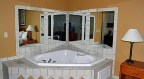 Paola Inn and Suites - Image 4