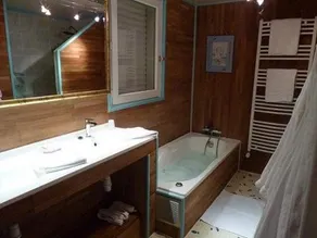 La Suite du Pêcheur balnéo et terrasse privative Entre terre et mer Chut le Bonheur y est caché ! - Image 2