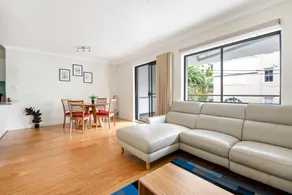 Lovely 2-Bed with Balcony 150 m from Coogee Beach - Image 5